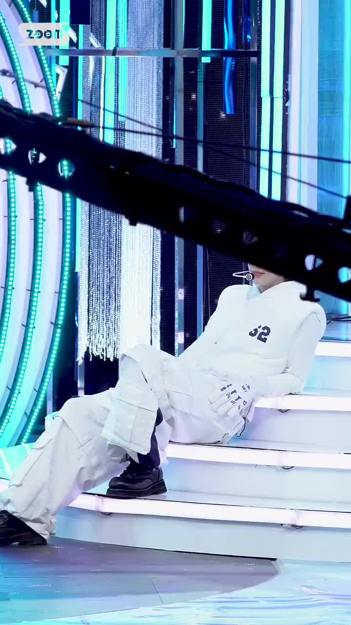 251019 人歌竖版 顶级太空人 'OVERDRIVE'