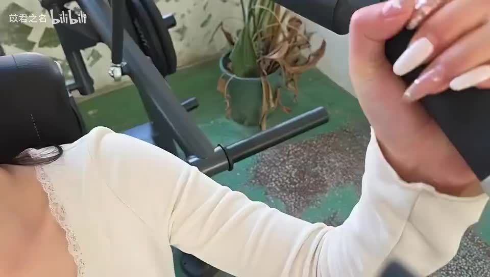 2025-11-18 14-14-15 紫金莲出问题急需视频点赞-弹幕版