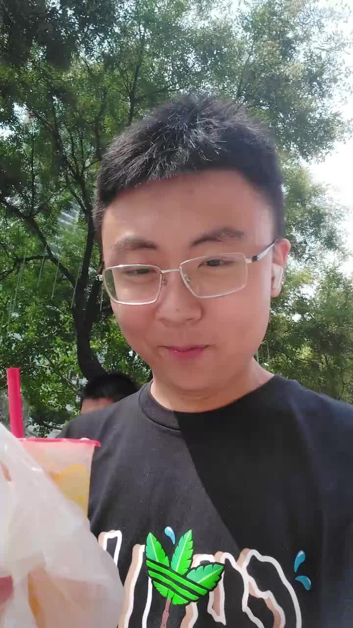 初见糯香柠檬茶