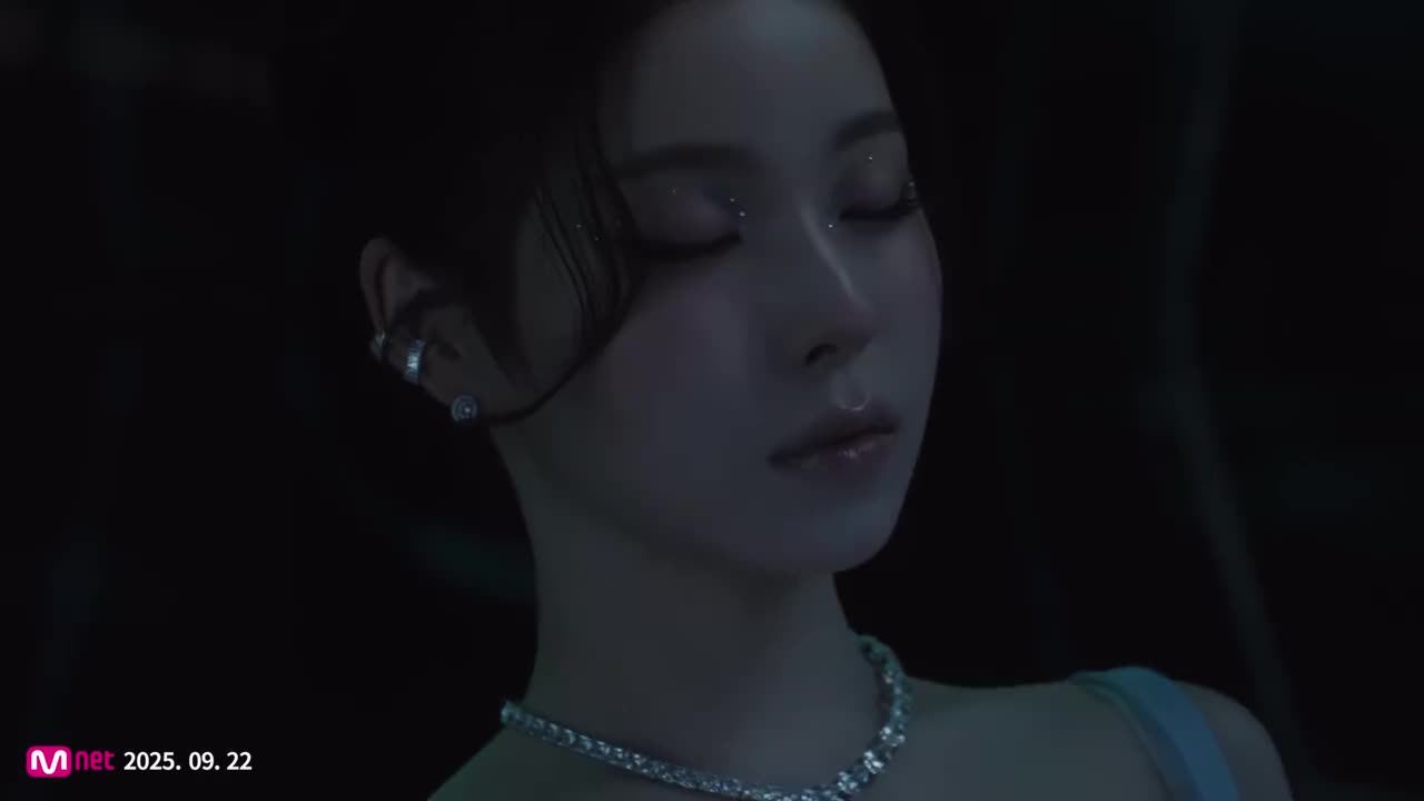 NMIXX - Blue Valentine