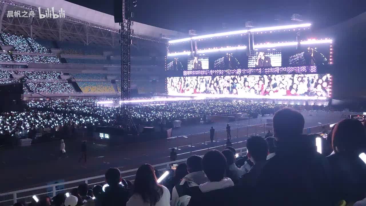 六、年轻的战场+最美的太阳+一个人的远方+我们的歌