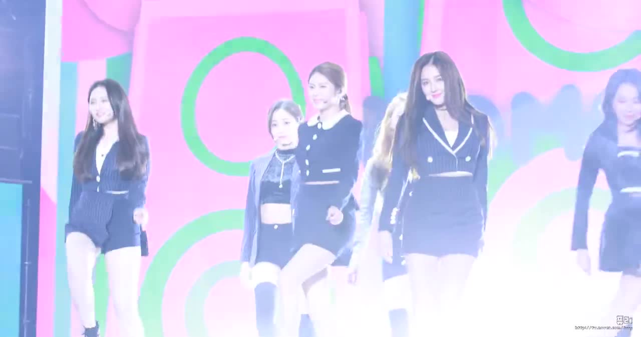 181003 모모랜드(MOMOLAND) 연우 - 뿜뿜 (2018 아시아 송 페스티벌) (2)