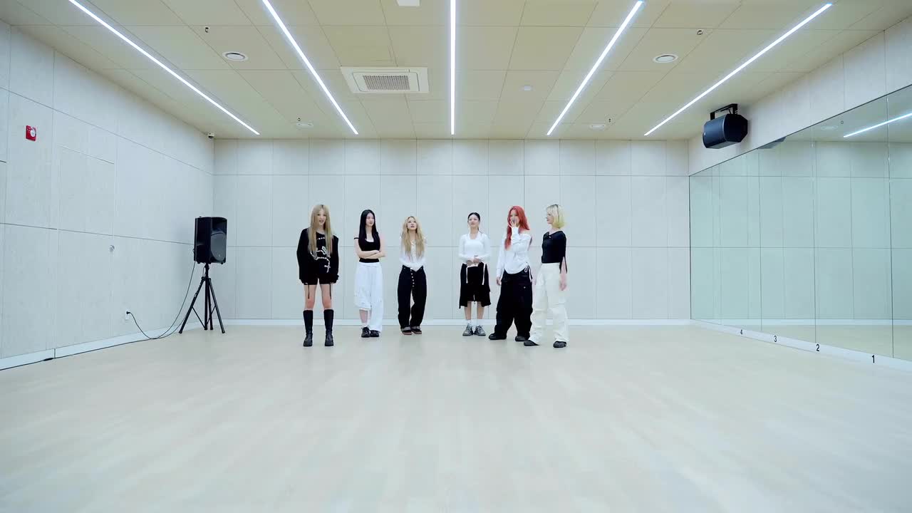 UNCHILD - UNCHILD Dance Practice