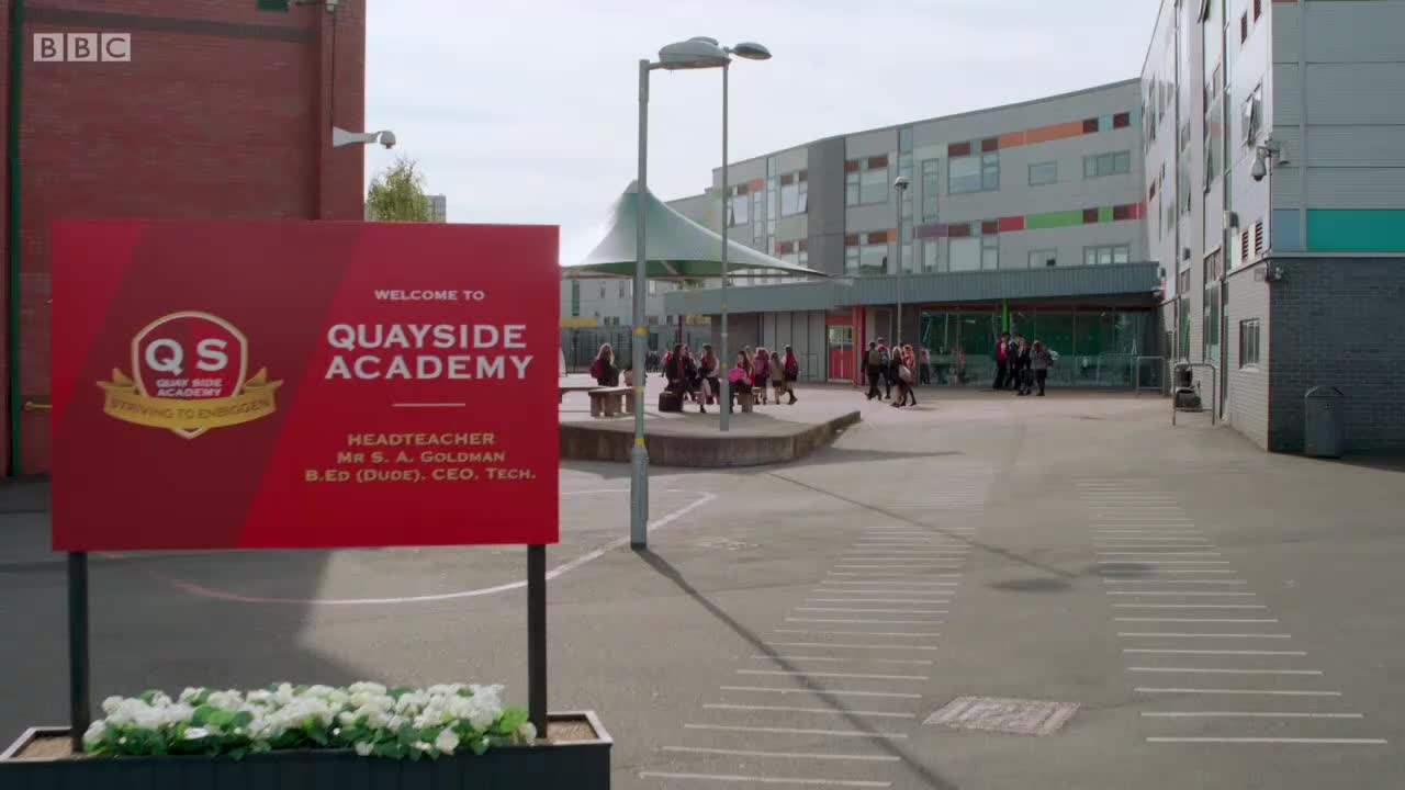 S05E04 The Dramatic Announcement