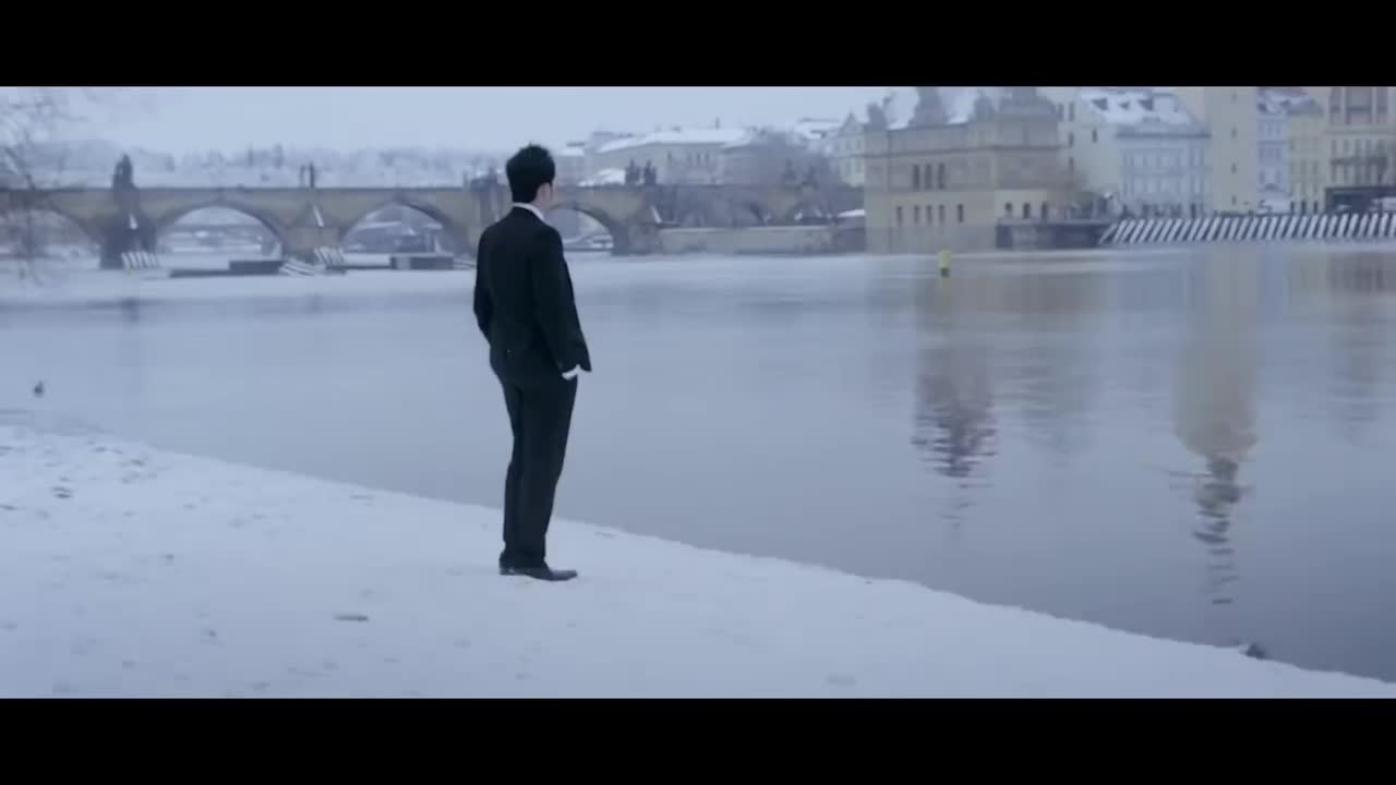 周杰伦《爱情废柴》MV