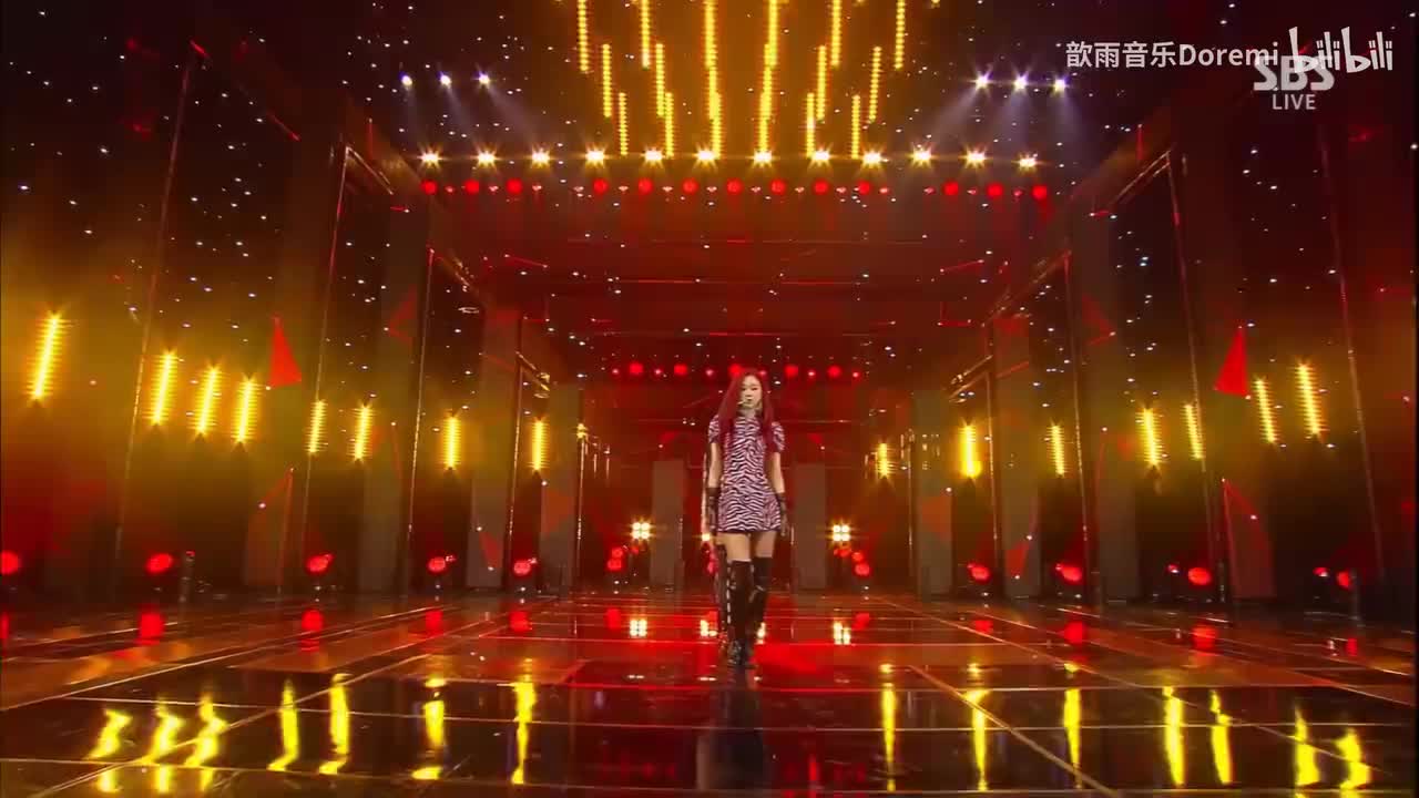 【4K中字】BLACKPINK - DDU-DU DDU-DU 红发玫瑰 热辣似火 180701 人歌现场