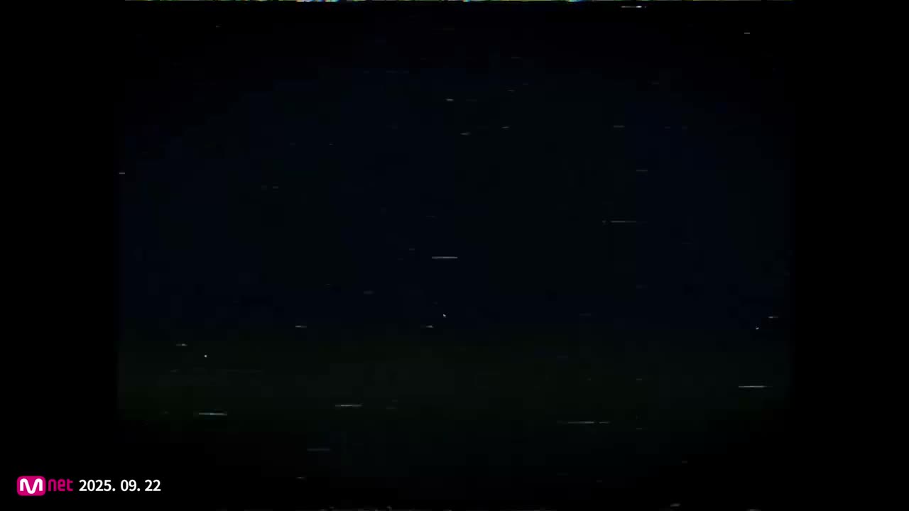 NMIXX - ADORE U (Track Video)