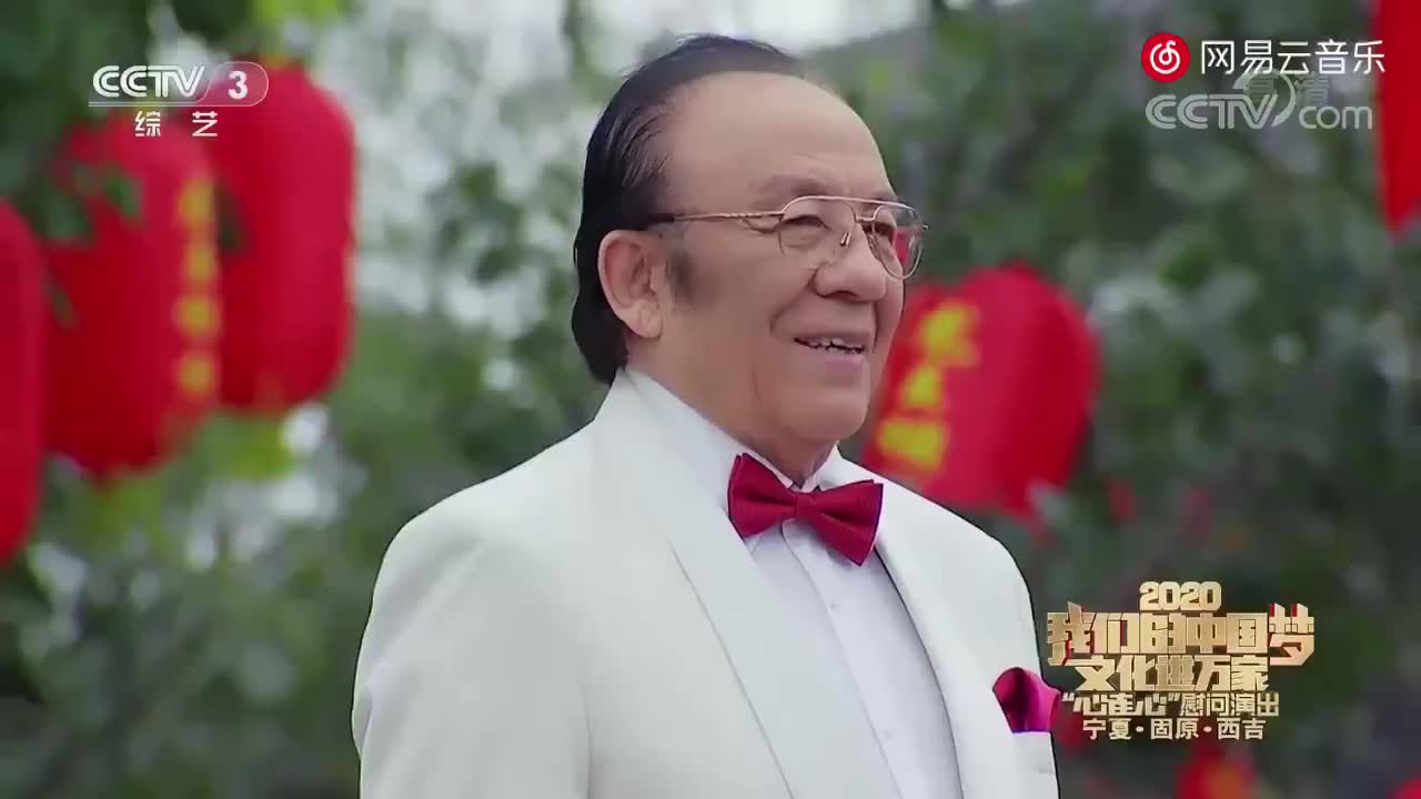 杨洪基演唱《我们走在大路上》，70年代经典老