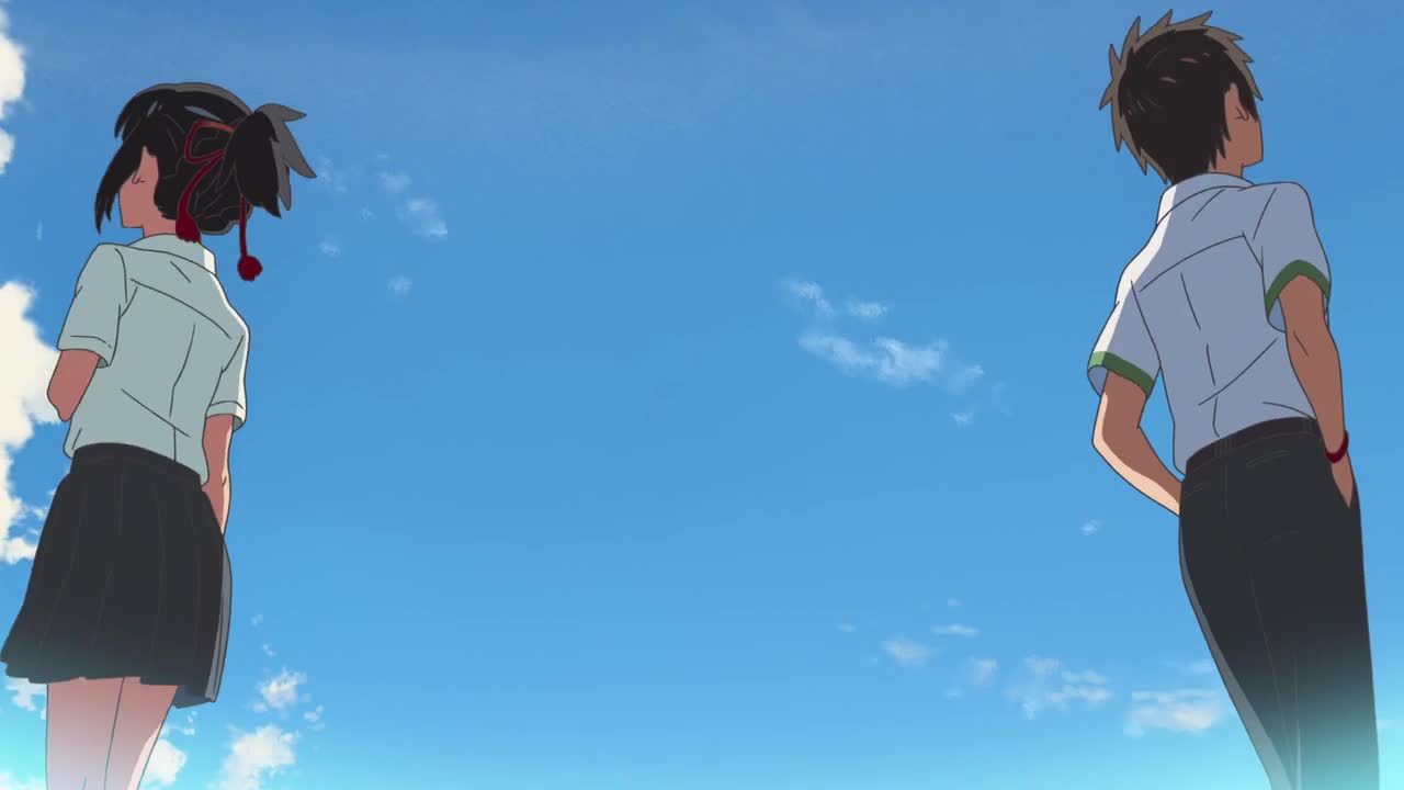 男女主背对天空拉镜