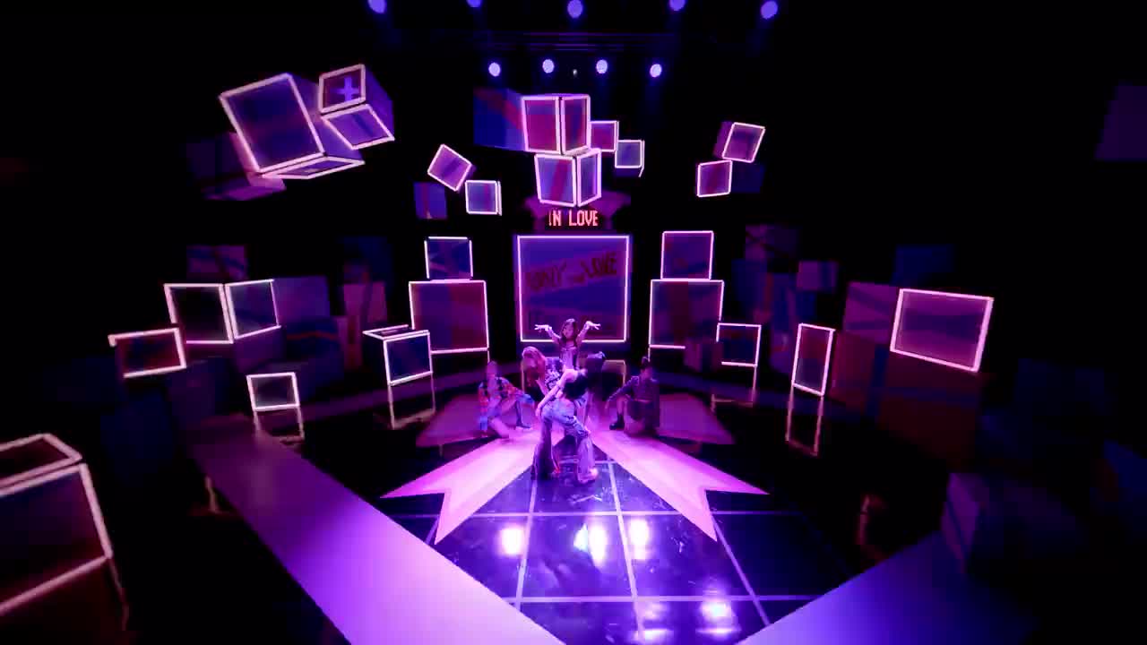 OUTNOW 横屏 ITZY - LOCO