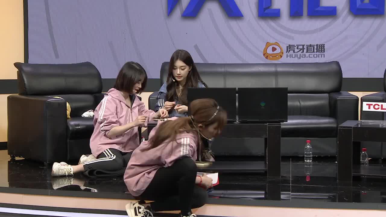 [直播].[蓝光8M].[英雄联盟].[虎说S11].[正在直播：S11观赛特别节目《虎说S11》].[20211013203307]-01