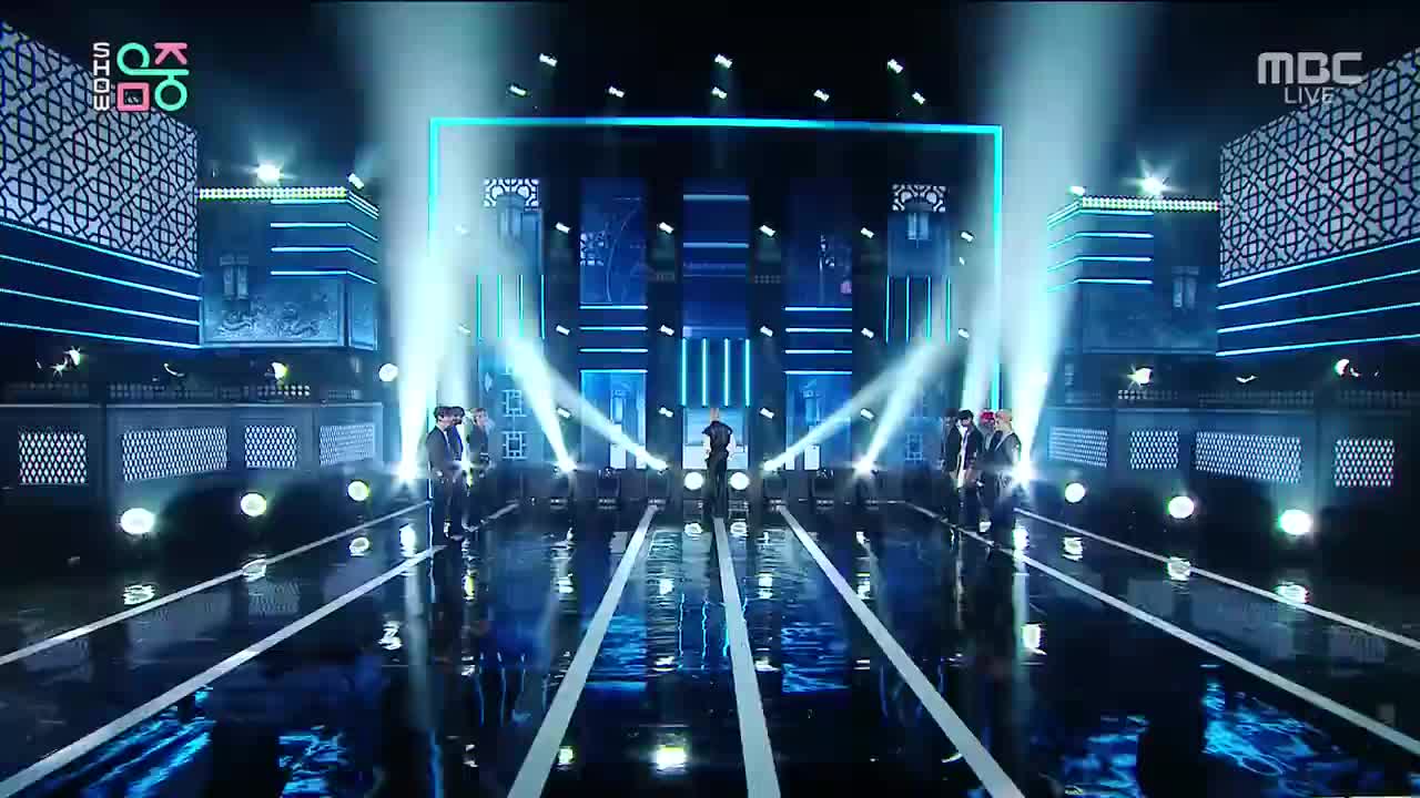 Stray Kids - Back Door (200926 MBC Show Music Core)