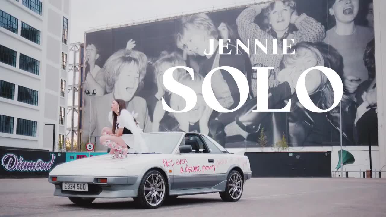 JENNIE - SOLO