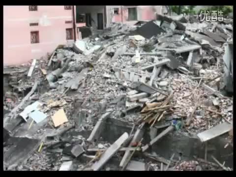 2008年汶川地震现场救灾，捐赠800万，电视节目《非常人生》：大爱有声，行动无价