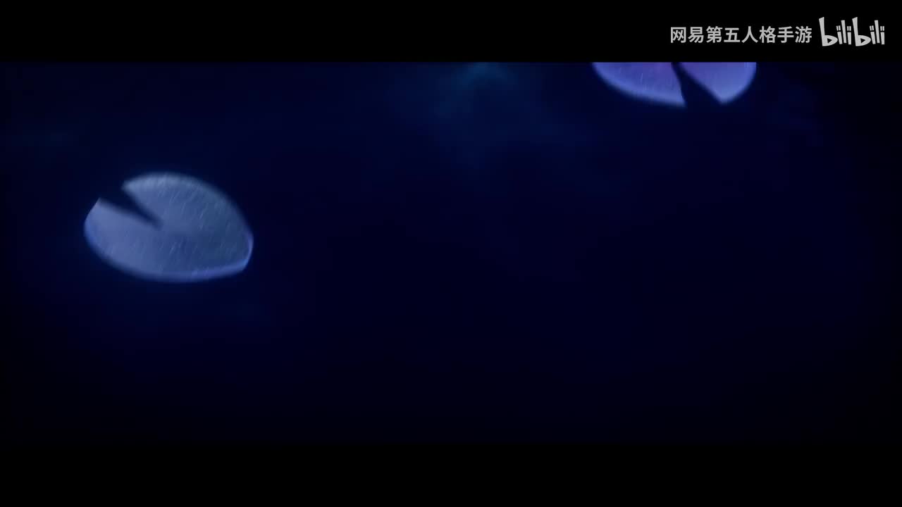 【日文】【第五人格】“用痛苦记忆编制而成的美丽裙摆，才是这世上最适合我的华服。”——调香师虚妄杰作品质时装-摩涅莫绪涅之梦