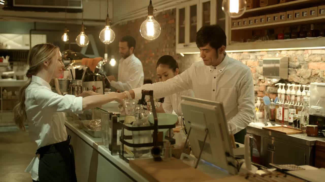 【哎哟,不错哦】算什么男人4K林依晨