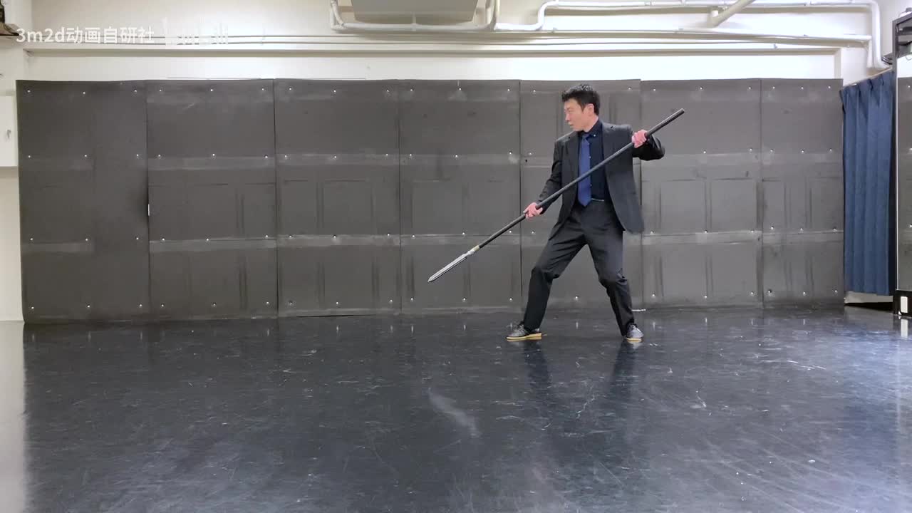 【长武器(LongWeapon)】直刺→360°旋转→横扫