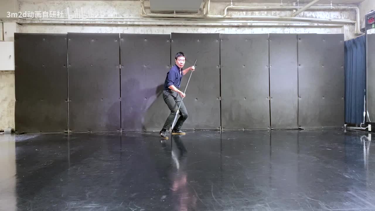 【长武器(LongWeapon)】直刺→360°转身→跳劈→360°旋转→横扫