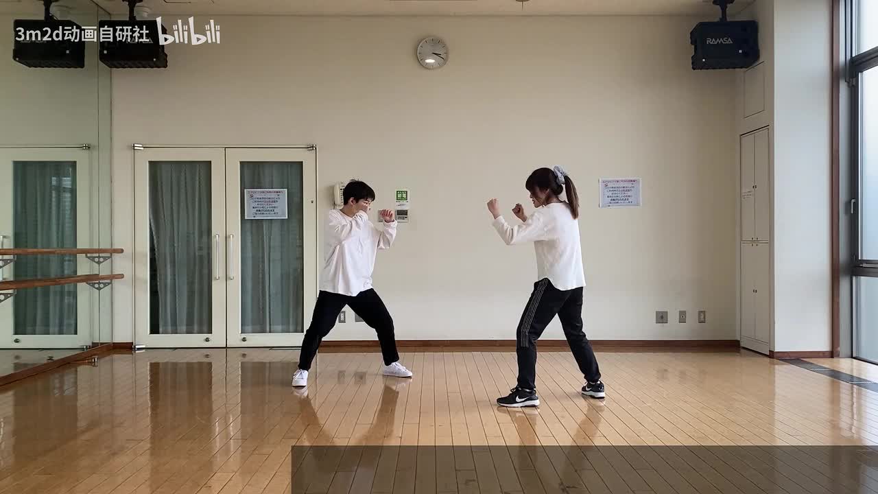 【被攻击】腹部被踹中后退