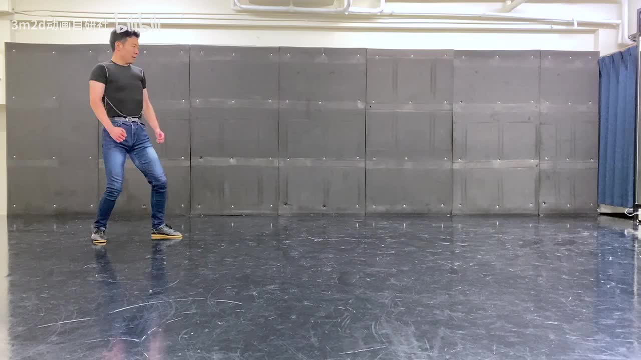 【拳】砸地→勾拳→连续重击