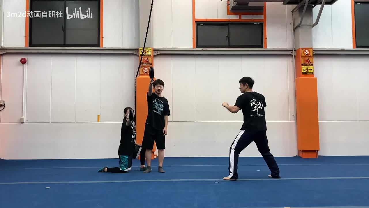 【拳】旋转→直拳x2