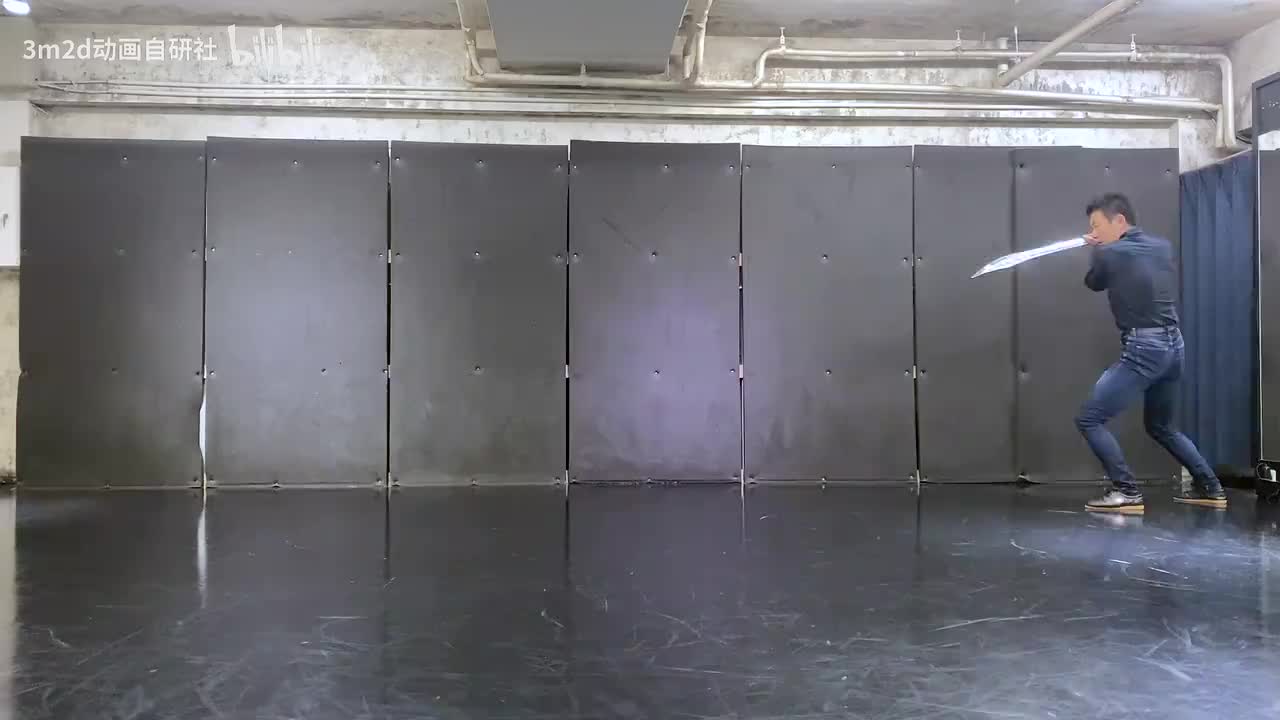 【短武器】横扫→冲撞→脚踢