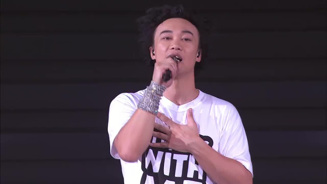 【4K60FPS】陈奕迅《明年今日》超感人现场！你们好好听啊！