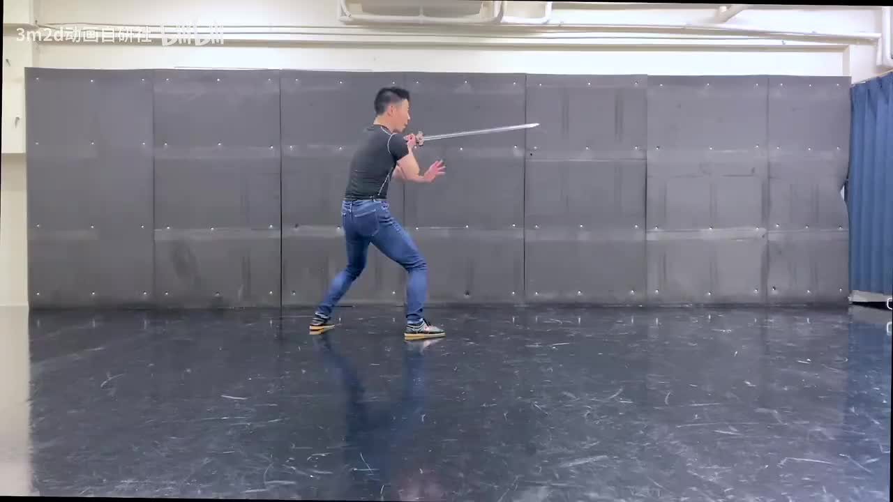 【剑】躲避（下蹲&后）→直刺