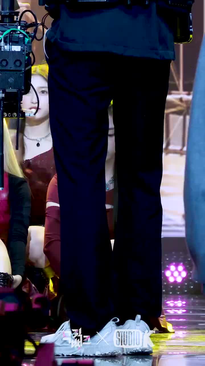 双马尾红裙@MusicBank 211210