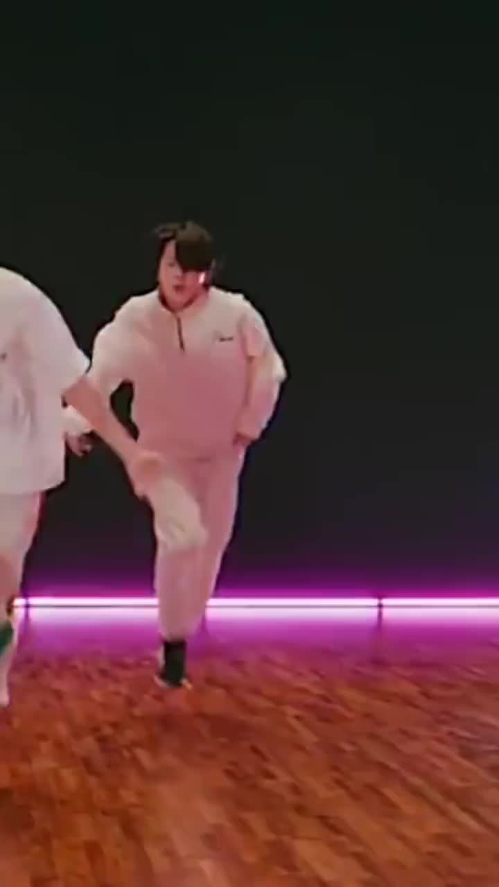 30秒别眨眼！小五的五是跳舞的舞