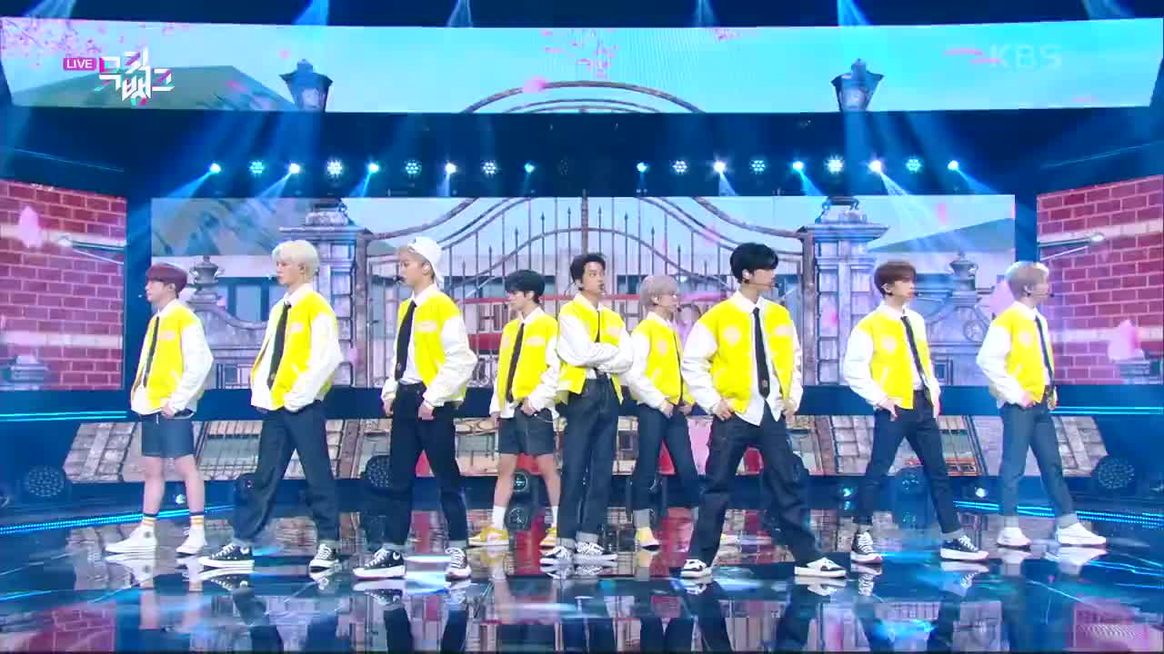 220415 音乐银行回归舞台