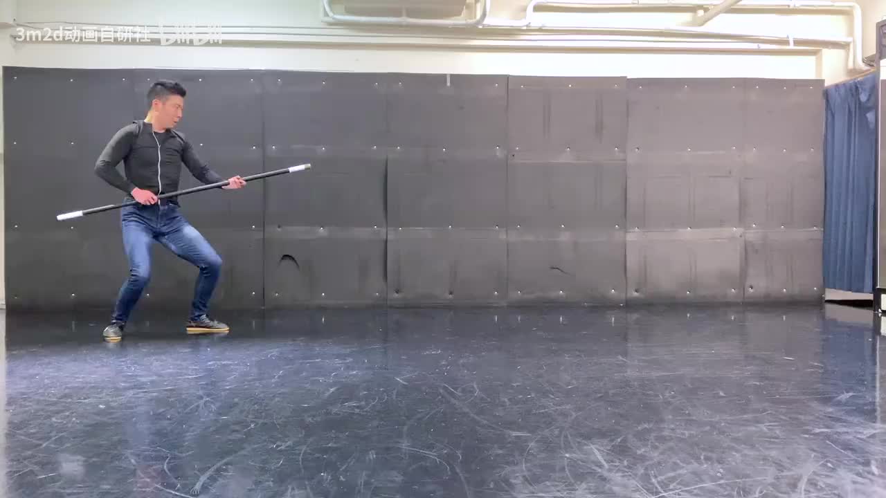 【棍】攻击→脚踢→旋转下砸（重击）