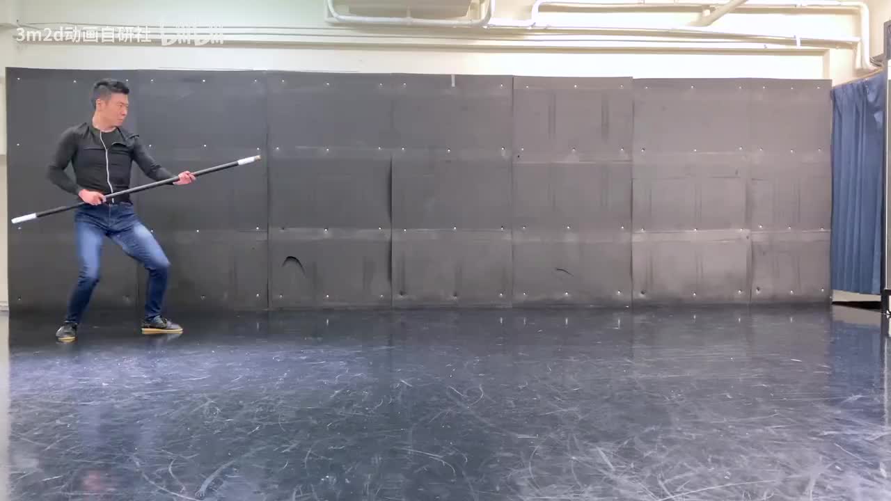 【棍】攻击→脚踢→挥击