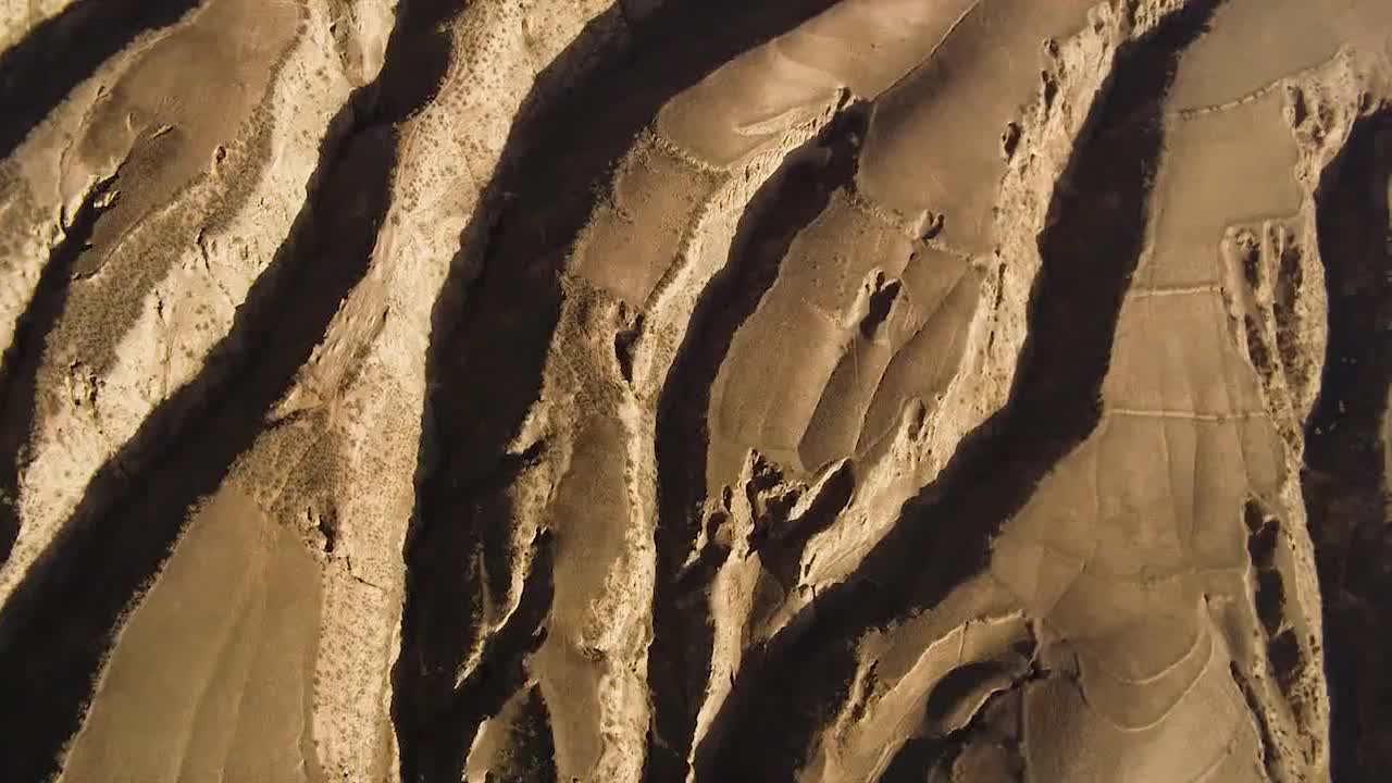 4、吹来的大地 黄土高原 Amazing China-‘A Land Formed by the Blowing Dust’ Loess