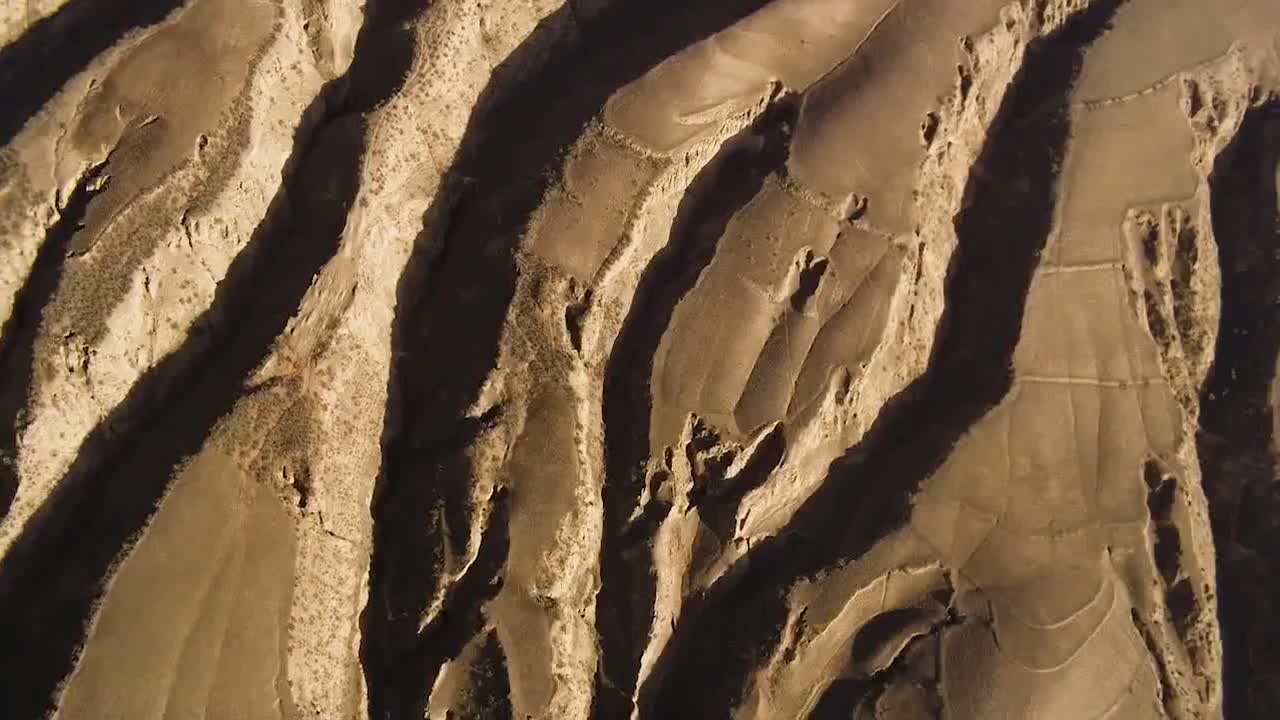 【美丽中国】《Amazing China》双语字幕绝佳英语听力素材，感受中国自然风光-p6-06.吹来的大地[高清版]