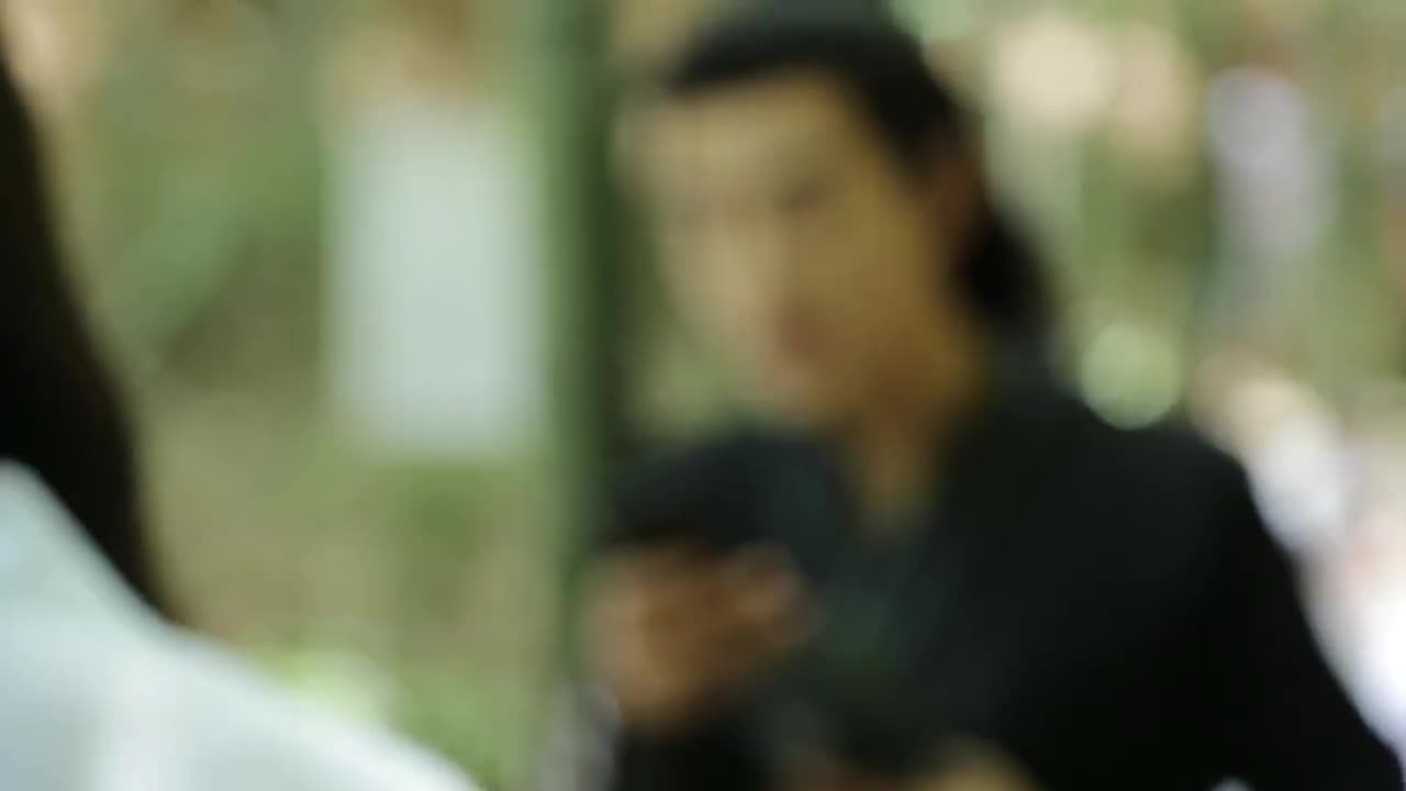 羡羡帮小蓝做俯卧撑