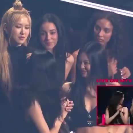 台下秀妮肉reaction！