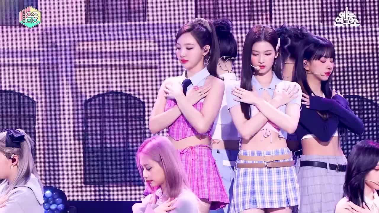 220903 Talk That Talk 【音中】 （横）