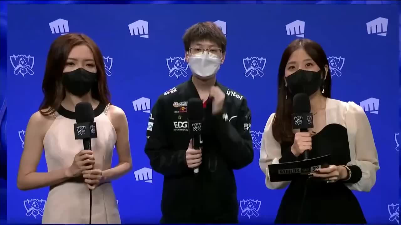 221014-S12小组赛-EDG vs FNC-韩文流采访-希望Deft加油出线