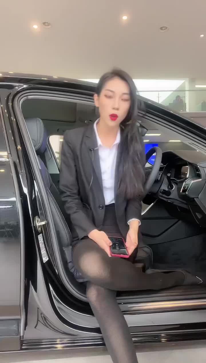 蓝光_抖音_一汽奥迪东营金奥_社恐，偷摸播会儿_20221119105258.spxzq