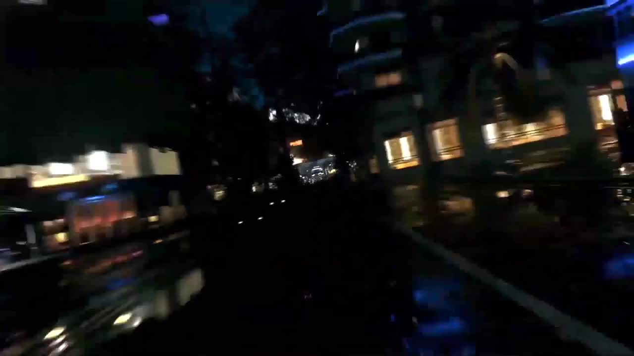 39号。 Machine Gun Kelly - El Diablo