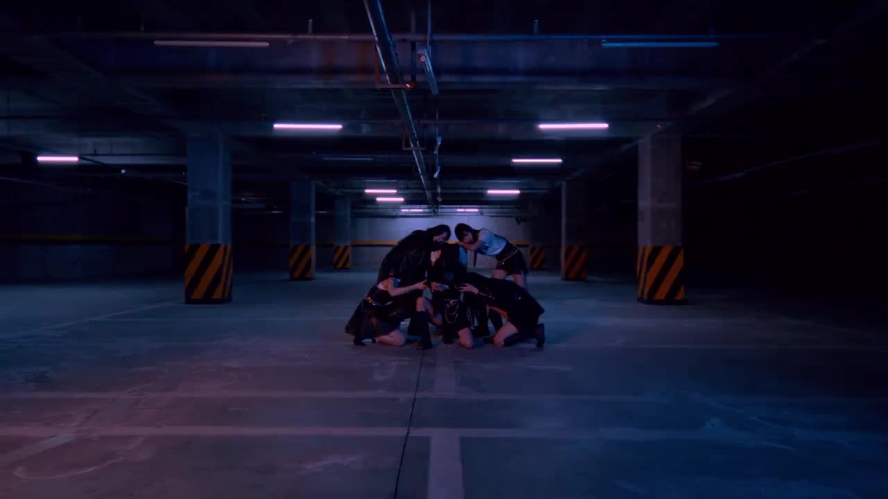 'Intro - Illusion' Performance