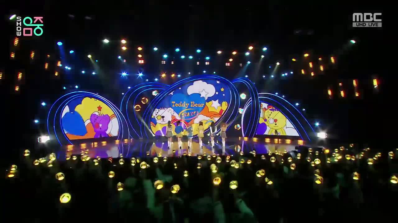 230225 MBC UHD Music Core STAYC - Teddy Bear