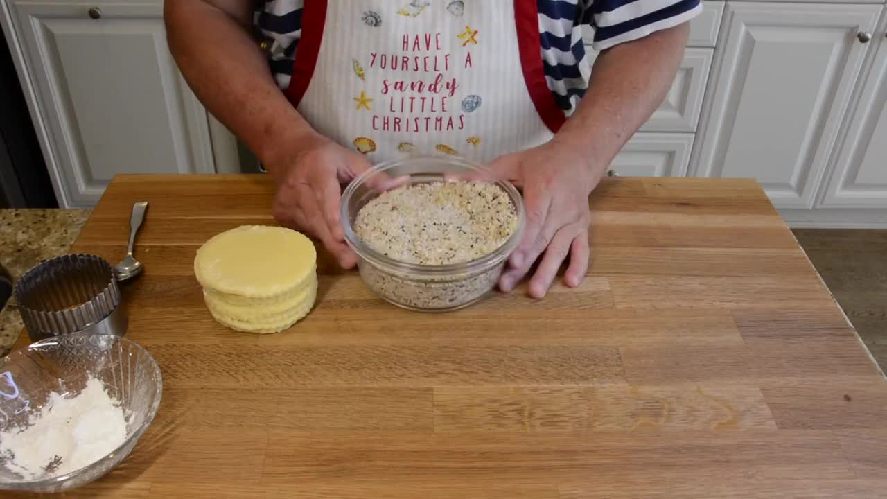 焗芝麻果仁酥角