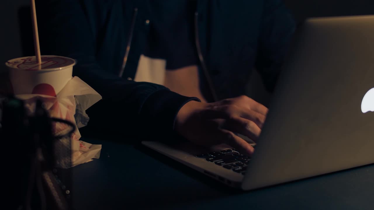 【4K素材】实拍打工人加班视频（2）