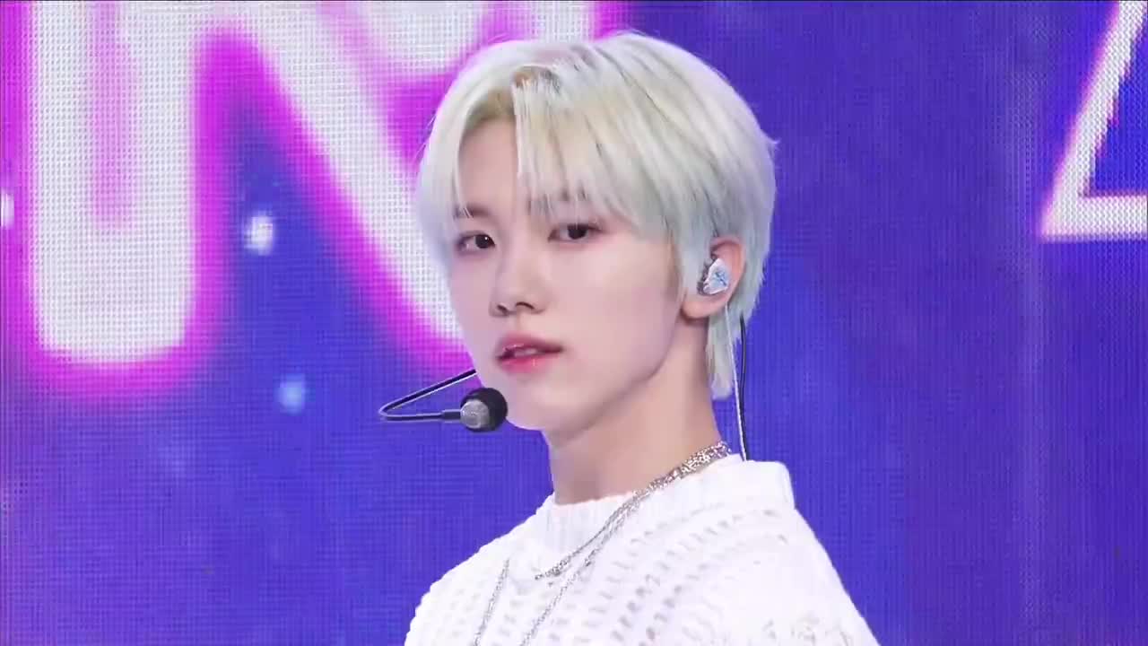 230328 SBS The Show CRAVITY - Groovy