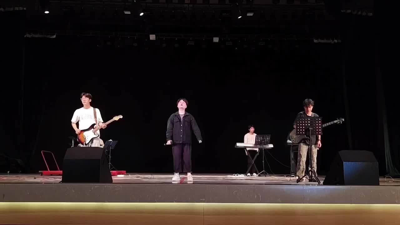 14、海阔天空（校乐队）