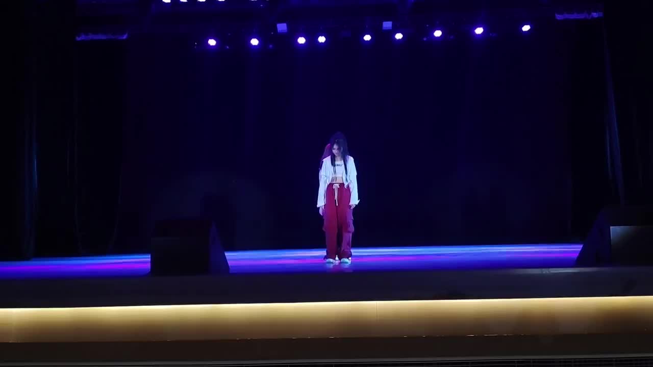 10、舞蹈串烧（校自律文娱部）