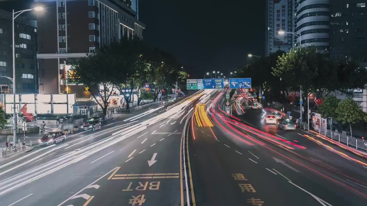 1.4K夜间天桥光影车流延时