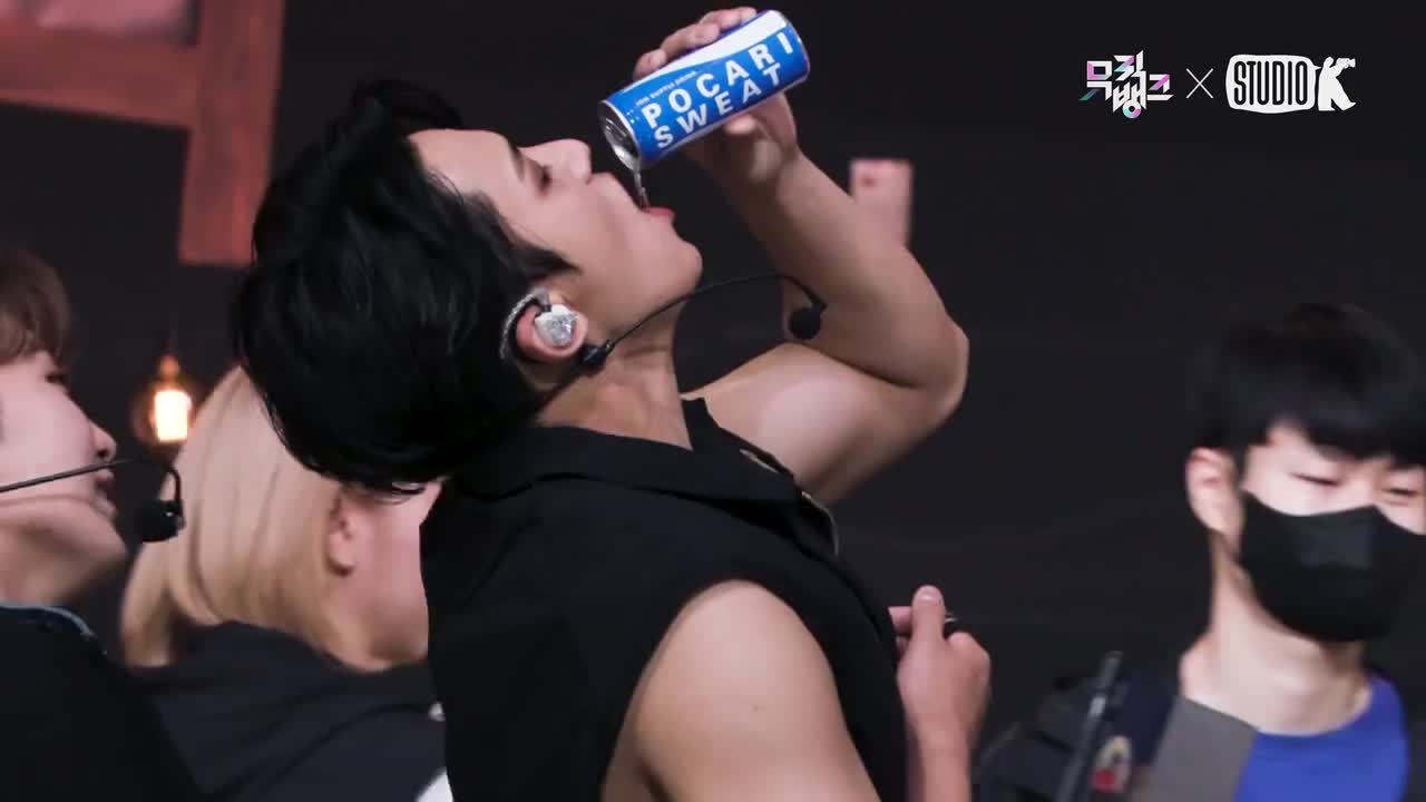 【金珉奎】顶级身材和顶级表情管理 230428 音乐银行 横版直拍/怼脸直拍